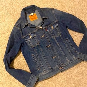 Levi’s denim jacket size M
